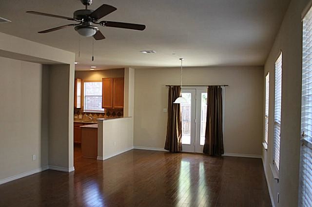 Foto del edificio - 6325 Cedar Falls Dr