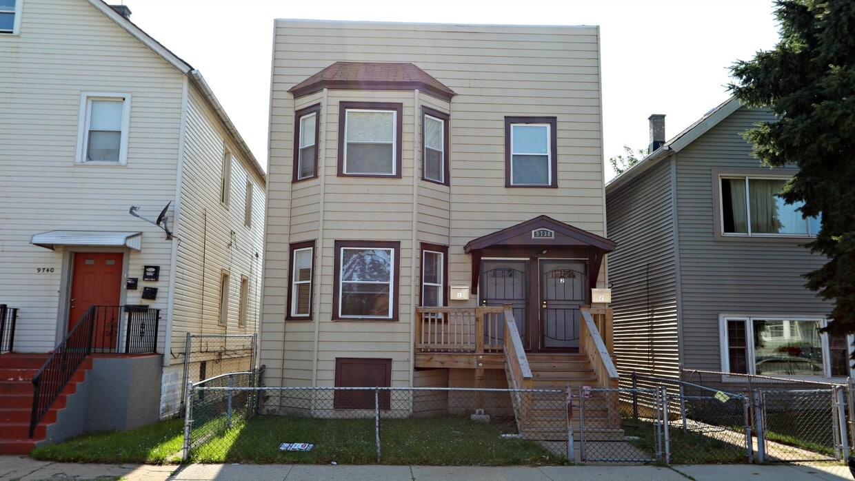 Foto principal - 9738 S Ave L