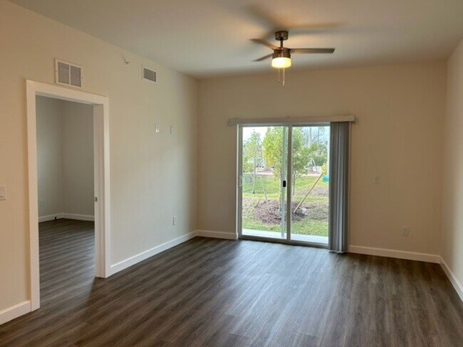 Foto del edificio - Corner unit, ground floor - Low Deposit wi...