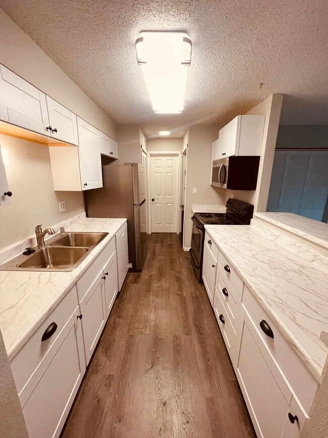 Building Photo - 1 bedroom condo