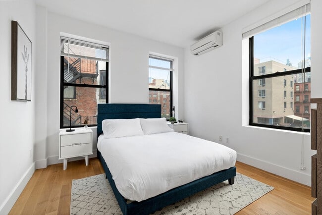 Building Photo - 517 W 45th St