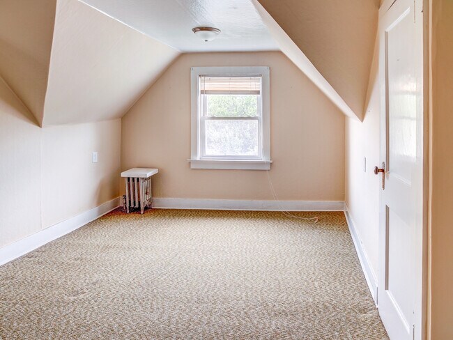 Building Photo - 401 E Chilhowie Ave