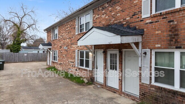 Building Photo - 540 Ashlawn Dr