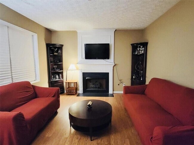 Building Photo - 6904 Silver Bend Pl SE