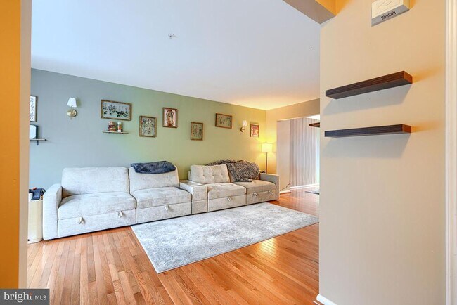 Foto del edificio - 215 Gracecroft Ct