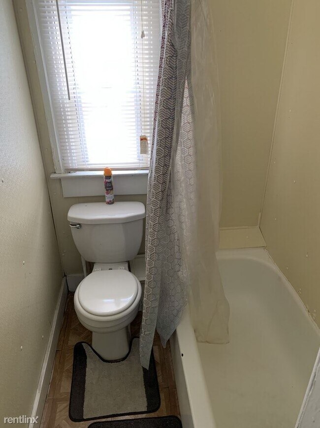 Foto del edificio - 1 br, 1 bath  - 2749 Florian St Apt 3