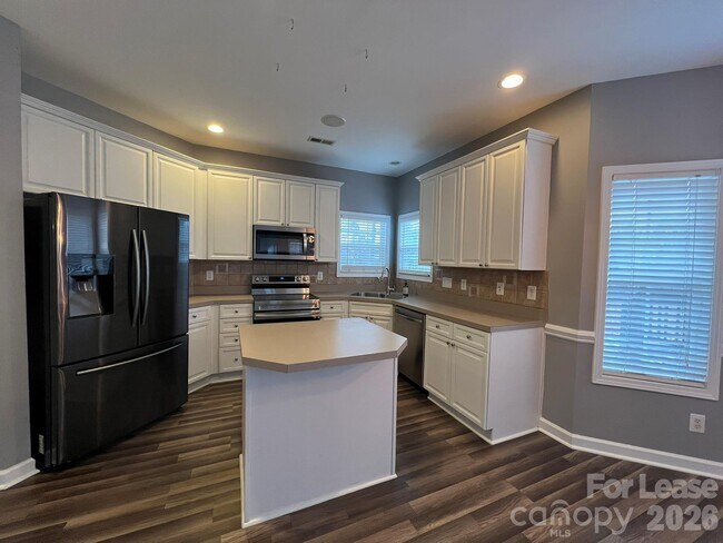 Foto del edificio - 3307 Creek Trail Rd