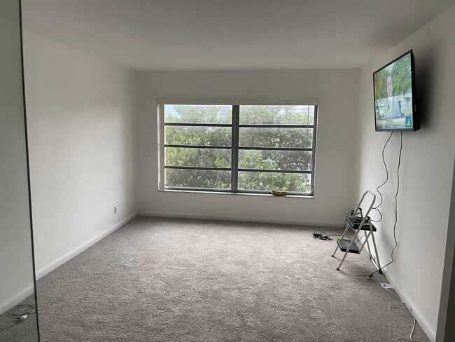 Foto del edificio - 2751 N Palm Aire Dr