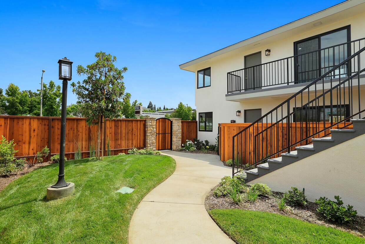 Foto principal - 1705 W Beverly Blvd