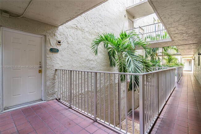 Foto del edificio - 10000 NW 80th Ct