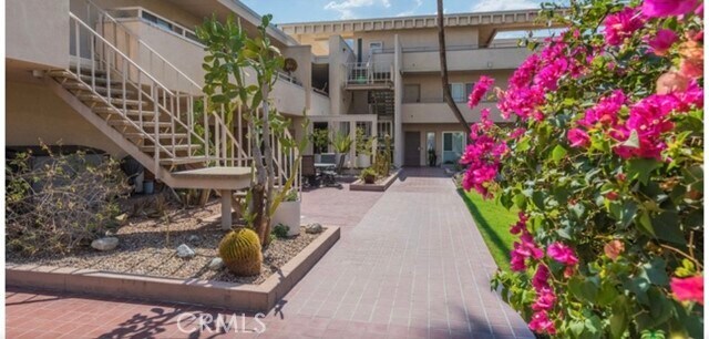 Foto del edificio - 277 E Alejo Rd