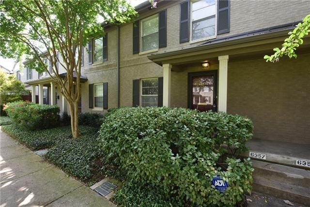 Building Photo - 6357 Oriole Dr