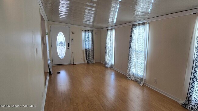 Foto del edificio - 135 Blue Lake Pl