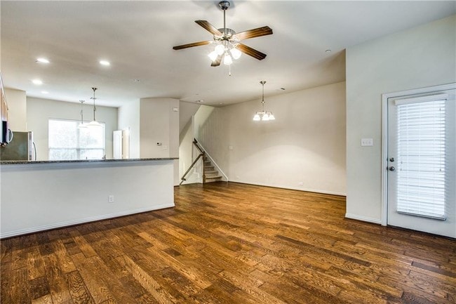 Building Photo - 2326 Stutz Dr
