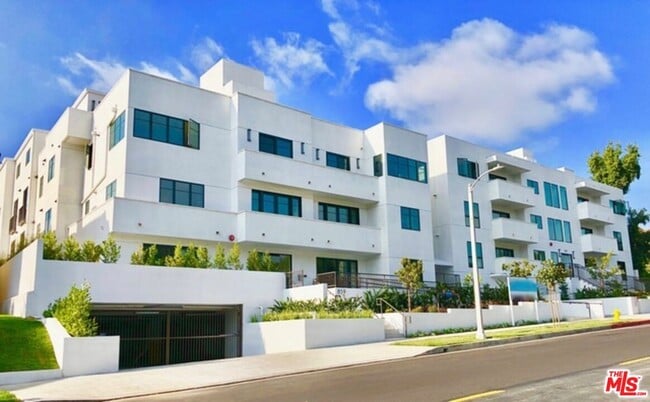 Building Photo - 859 S Lucerne Blvd