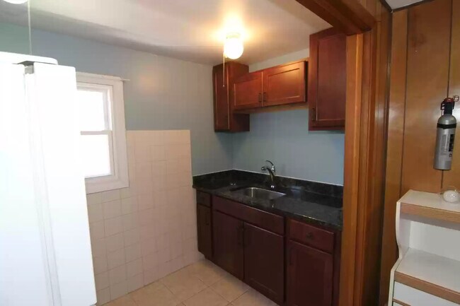 Foto del edificio - 5642 W Newport Ave