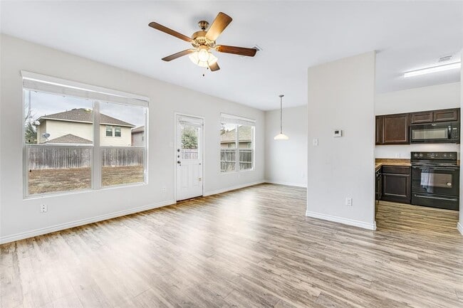 Building Photo - 147 E Kirnwood Dr