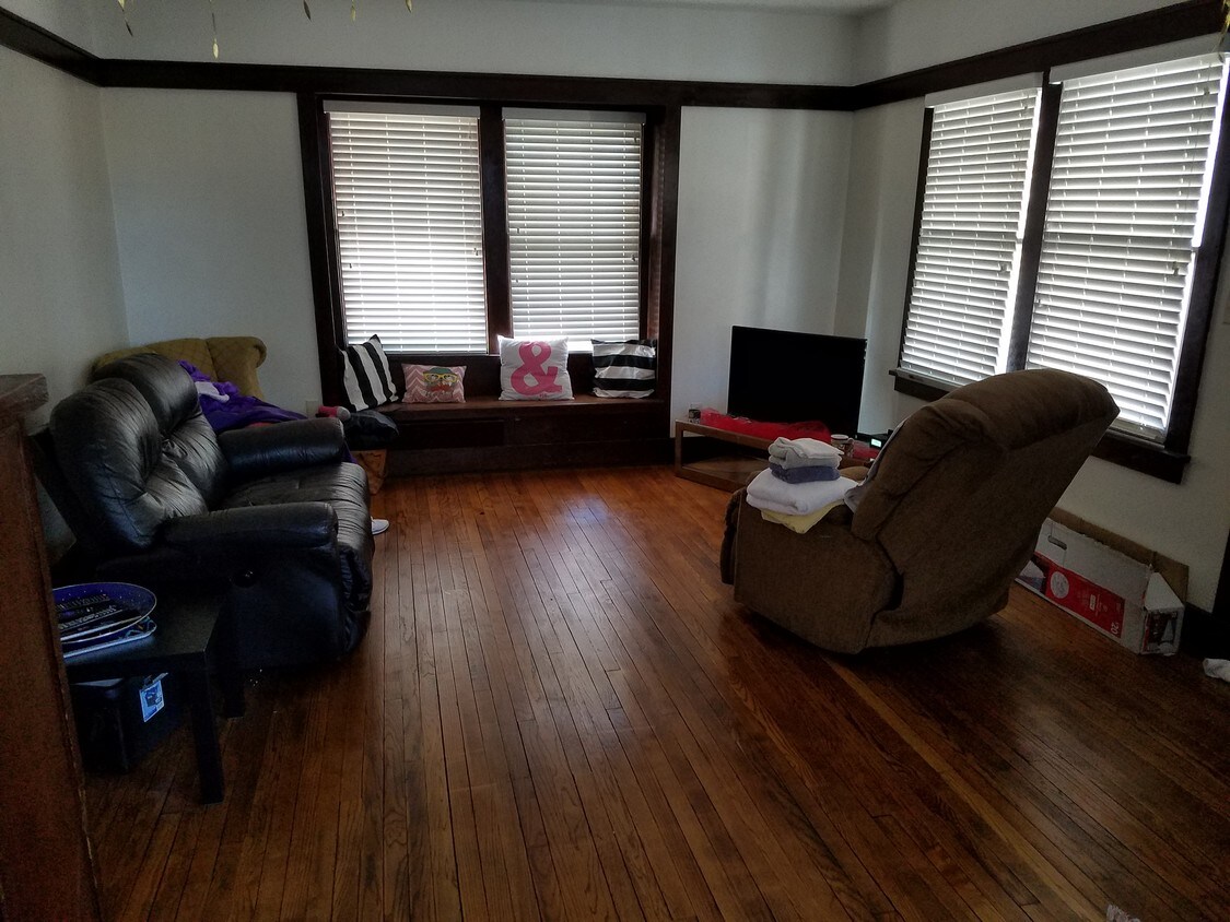 511 Bluemont Ave Unit 1, Manhattan, KS 66502 Apartments in Manhattan