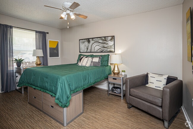 2BR, 2BA - 931SF - The Hub at Baton Rouge-Under New Management