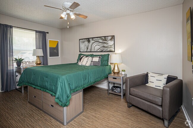 2HAB, 2BA - 931 ft² - The Hub at Baton Rouge-Under New Management