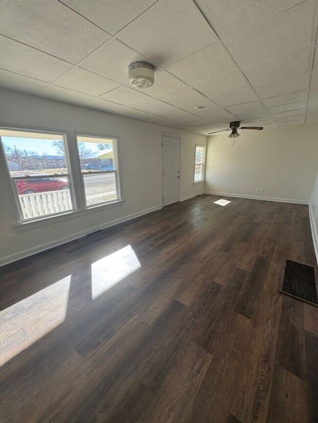 Foto del edificio - 817-819 Robinson Ave