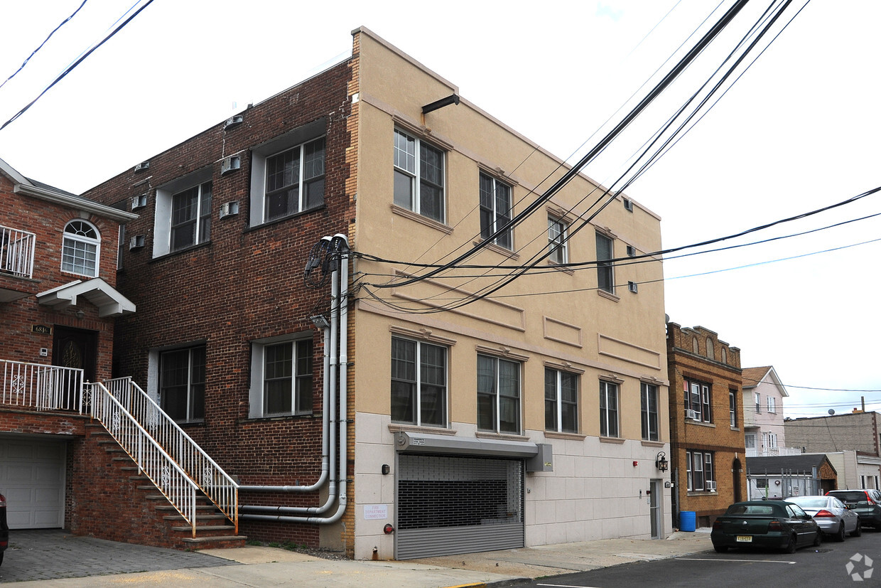 Primary Photo - Polk Street Apartments