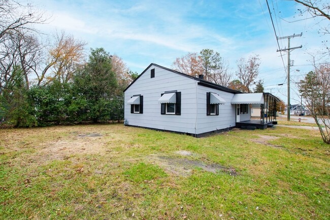 Building Photo - Charming 3 Bedroom Ranch