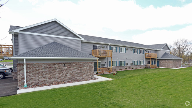 Building Photo - Lakeside Estates Apartments