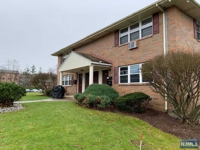 Foto principal - 123 N Maple Ave