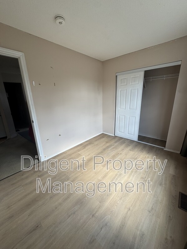 Photo du bâtiment - 1241 Huntington Cir