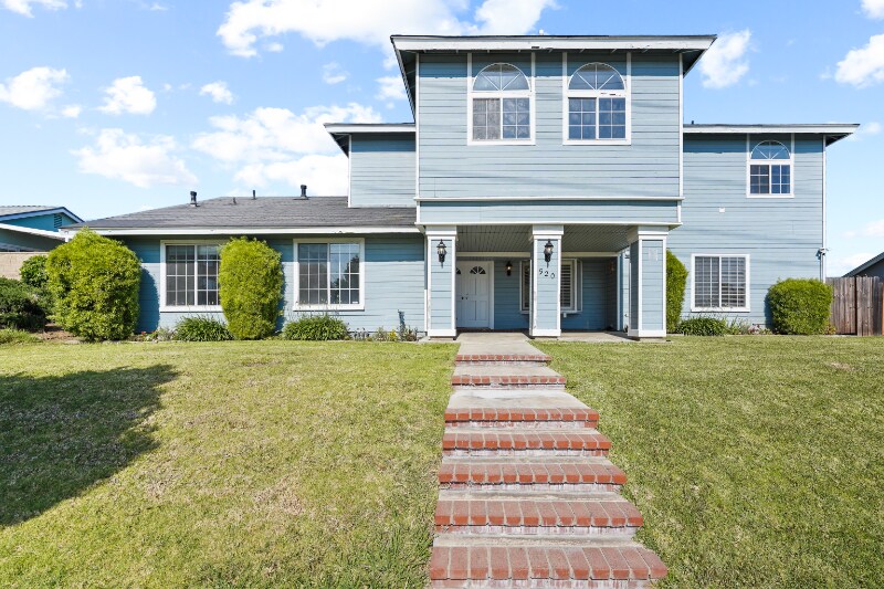 Foto principal - 920 N Puente St