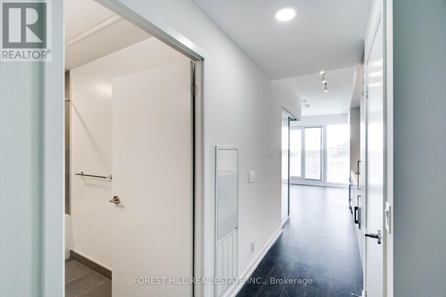 Photo du bâtiment - 2020 Bathurst St