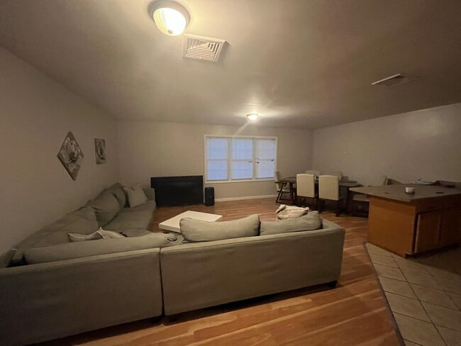 Building Photo - 877 Douglas Ave