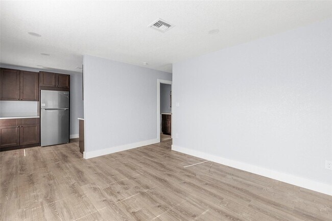 Foto del edificio - 683 NW 21 St