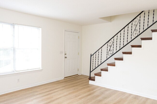 Foto del edificio - 5025 Shoals Ln