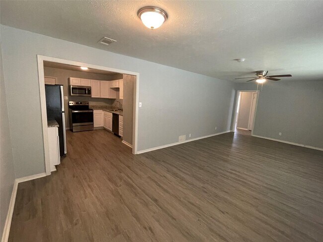 Building Photo - 3 BR/2.5BA | Renovated Single Family Home | 1-Car Garage Parking | Fenced backyard