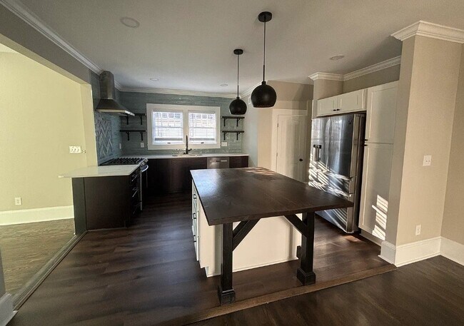Foto del edificio - 313 W Fisher Ave