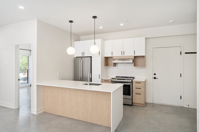 Building Photo - 7172 Rue Alexandra