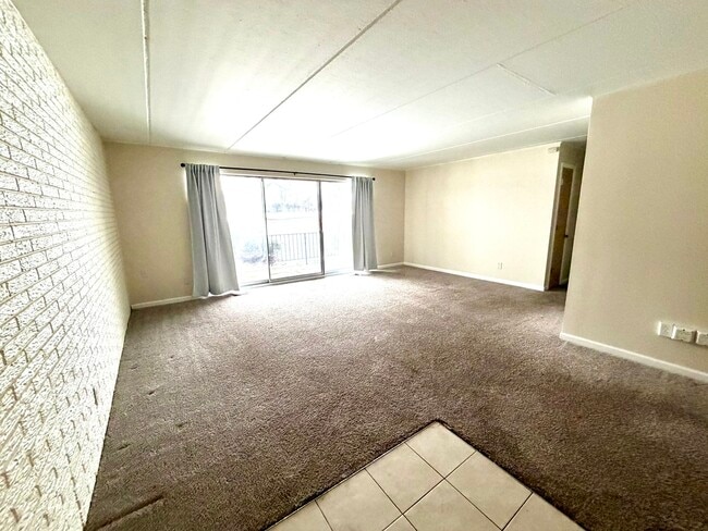 Building Photo - 1133 Royal St George Dr