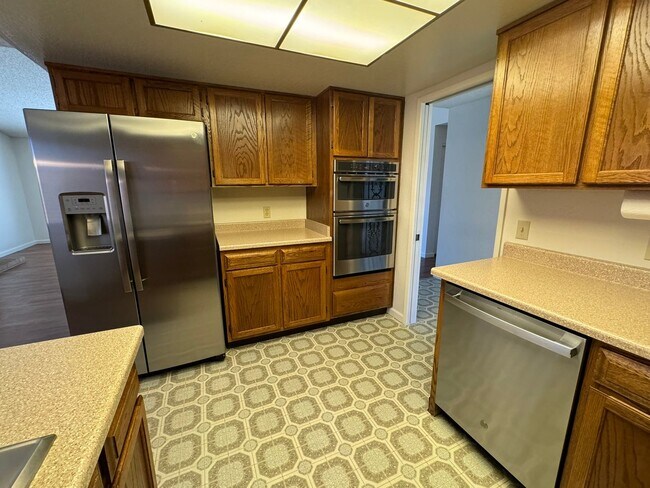 Foto del edificio - 3 Bedroom 2 bath with beautiful landscapin...