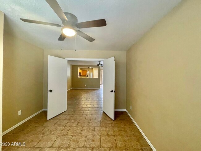 Foto del edificio - 15672 W Port Au Prince Ln