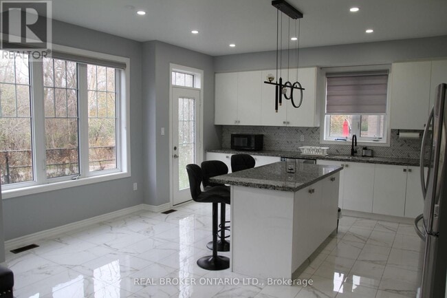 Building Photo - 31 Swordfish Dr