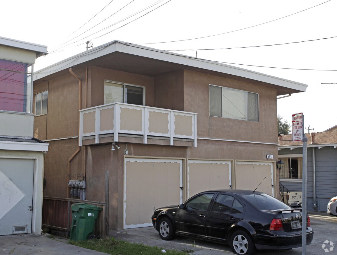 Building Photo - 3674 38th Ave