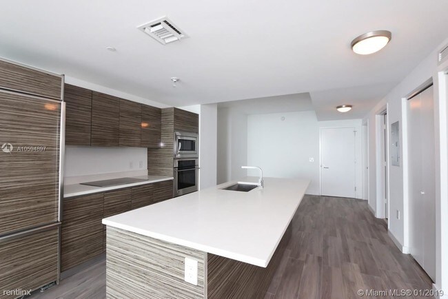 Foto del edificio - 2 br, 2 bath  - Icon Bay Condo