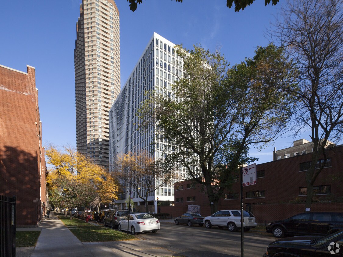 707 W Waveland Ave, Chicago, IL 60613 707 W Waveland Ave Chicago, IL