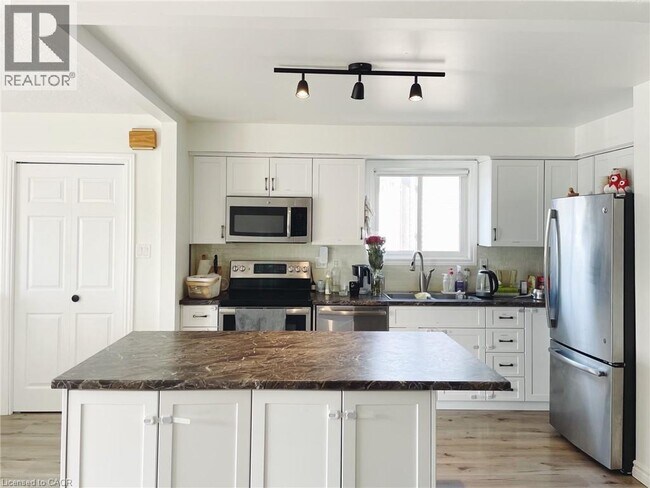 Photo du bâtiment - 340 Pioneer Dr