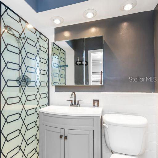 Building Photo - 2608 Oakwood Dr
