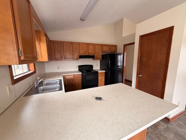 Foto del edificio - AVAILABLE