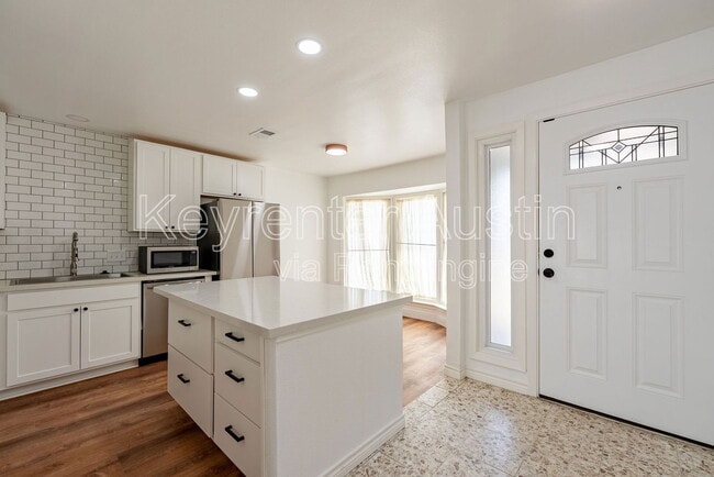 Building Photo - 902 Speer Ln