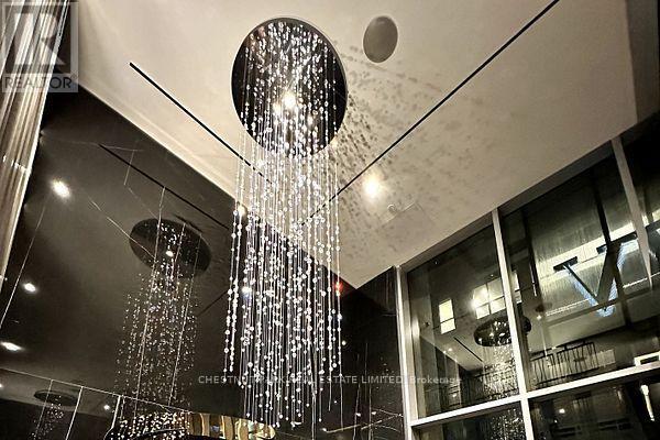 Photo du bâtiment - 11-1811 Yorkville Ave